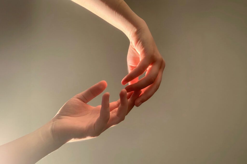 Intertwining fingers