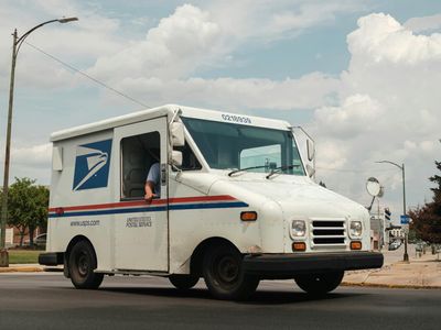 Understanding the 6 Classes of USPS Mail