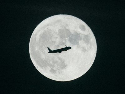 8 Ways Your Body Changes When You Fly